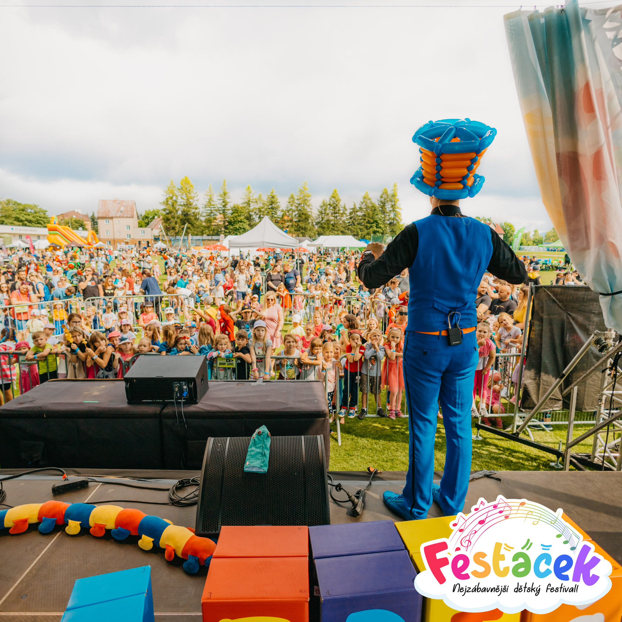 Kouzelník na oslavě velký